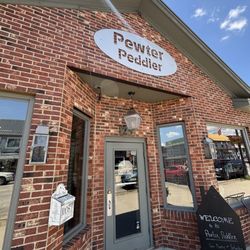 Pewter Peddler - Outside of shop