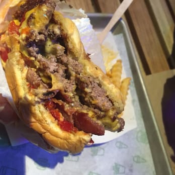 Shake Shack River North - Burgers Near Me - Chicago, Illinois Shake Shack River North - Burgers Near Me - Chicago, Illinois