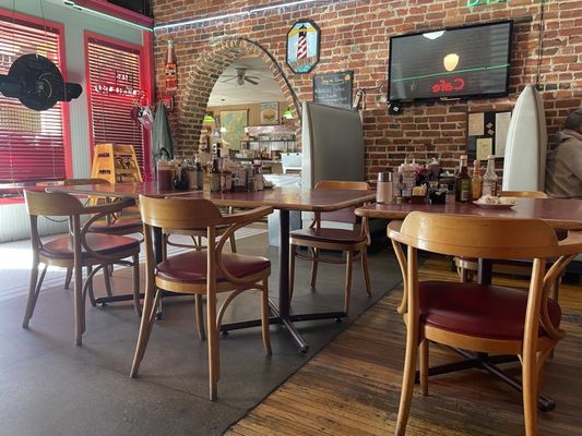 Louie M's Burgerlust by null