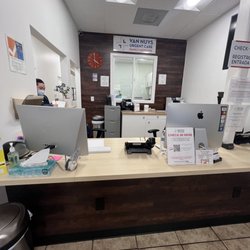 Van Nuys Urgent Care Family Medicine - Inside front reception