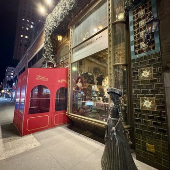 Lillie's Victorian Establishment - Even the outside is fun. See the statue? - Bars Near Me - New York, New York Lillie's Victorian Establishment - Even the outside is fun. See the statue? - Bars Near Me - New York, New York