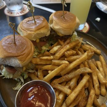 Morrison - HH 3 Beef Sliders w/ Fries - Gastropubs Near Me - Los Angeles, California Morrison - HH 3 Beef Sliders w/ Fries - Gastropubs Near Me - Los Angeles, California