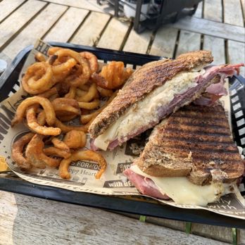Little River Pub & Deli - Reuben with fries; both were perfectly crunchy. - Delis Near Me - Townsend, Tennessee