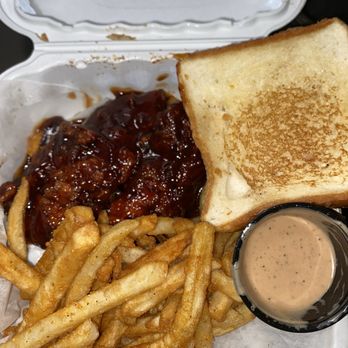 Smashed - Honey BBQ chicken tenders w/ fries Texas Toast Smacked sauce - Burgers Near Me - New Bedford, Massachusetts