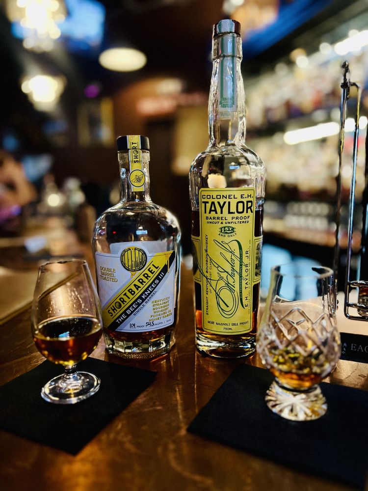 1st Ave Clubhouse Bourbon Bar Logo
