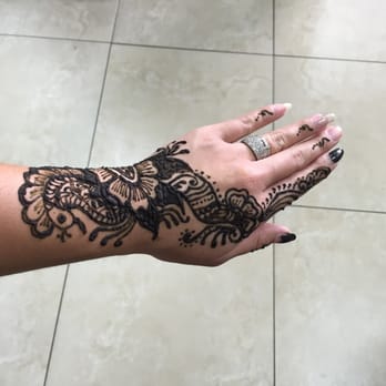Divine Threading Studio - Henna by Harshi - Threading Services Near Me - Tustin, California