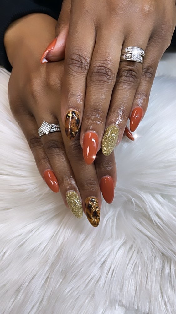 Nails By Nancy Logo