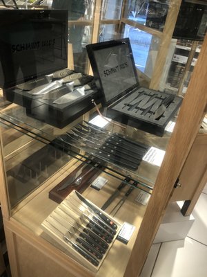 Crate & Barrel by null