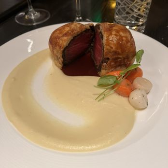 Gordon Ramsay Hell's Kitchen - Beef Wellington - Steakhouses Near Me - Stateline, Nevada Gordon Ramsay Hell's Kitchen - Beef Wellington - Steakhouses Near Me - Stateline, Nevada