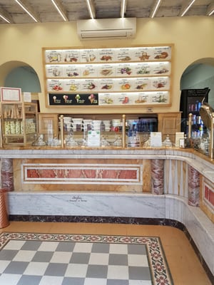 LE COLONNE GELATI & CREPES FAMOSE® by null