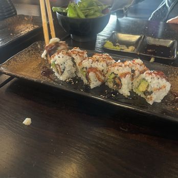Sushi Hon - Eel Avocado Cut Roll - Sushi Bars Near Me - Los Angeles, California Sushi Hon - Eel Avocado Cut Roll - Sushi Bars Near Me - Los Angeles, California