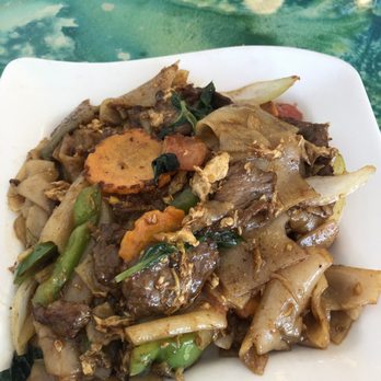 Pad Thai Restaurant - Drunken noodles with beef - Thai Near Me - Fairfax, Virginia