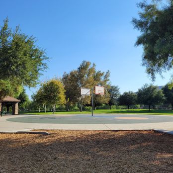 Heritage Park - Bball hoops - Parks Near Me - Sun City, California