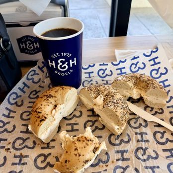 H&H Bagels - O ion & Everything bagel w/veggie cc. - Bagels Near Me - Palm Desert, California H&H Bagels - O ion & Everything bagel w/veggie cc. - Bagels Near Me - Palm Desert, California