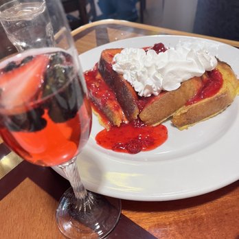 Citrus Cafe - Strawberry french toast, mimosa - American Near Me - Janesville, Wisconsin