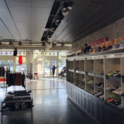 Escros Sneakers