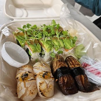 Yoshi’s Sushi - Lime sushi, shitashi mushroom sushi and scallops sushi. - Sushi Bars Near Me - Portland, Oregon Yoshi’s Sushi - Lime sushi, shitashi mushroom sushi and scallops sushi. - Sushi Bars Near Me - Portland, Oregon