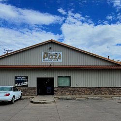 Kersey Pizza - Parking lot and entrance to restaurant.