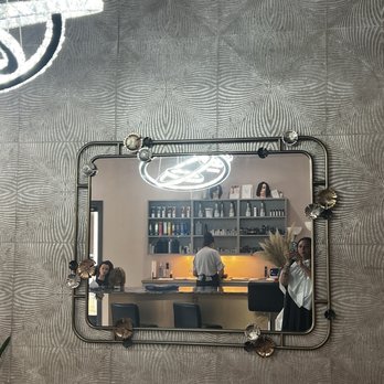 Boudoir Hair Concepts - Beautiful decor! - Hair Salons Near Me - Dallas, Texas Boudoir Hair Concepts - Beautiful decor! - Hair Salons Near Me - Dallas, Texas