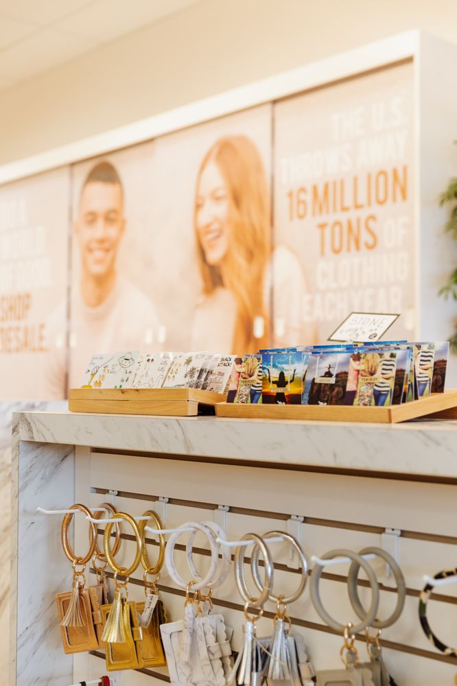 UPTOWN CHEAPSKATE Updated September 2024 15 Photos 11229 Causeway