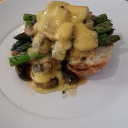The Palette Cafe - Sautéed mushrooms and asparagus