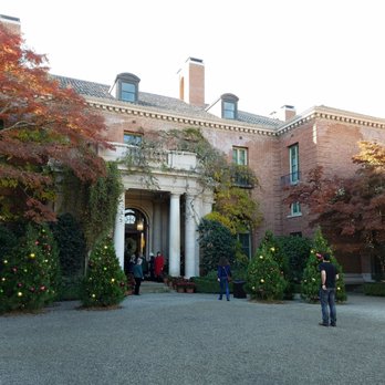 Filoli - Front facade of the mansion. - Botanical Gardens Near Me - Woodside, California