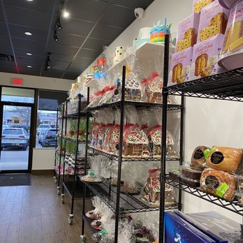 Dortoni Bakery - Bakeries Near Me - Commack, New York