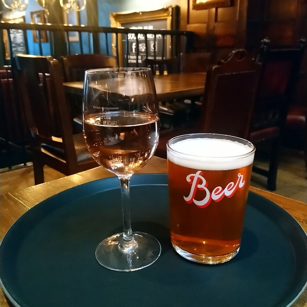 The Feathers - Post-lockdown round of drinks - Pubs Near Me - London, XGL The Feathers - Post-lockdown round of drinks - Pubs Near Me - London, XGL