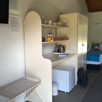 Abel Tasman Lodge - Mini kitchen area - just right. - Hotels Near Me - Marahau, TAS