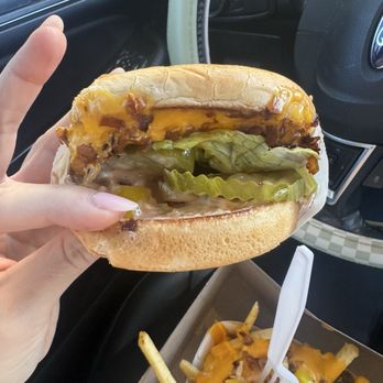 In-N-Out Burger - Soggy sliver one small piece of lettuce - Fast Food Near Me - Baldwin Park, California In-N-Out Burger - Soggy sliver one small piece of lettuce - Fast Food Near Me - Baldwin Park, California