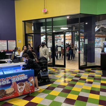 Get Air - Quests waiting in queue due to understaffing. - Trampoline Parks Near Me - Syracuse, New York Get Air - Quests waiting in queue due to understaffing. - Trampoline Parks Near Me - Syracuse, New York
