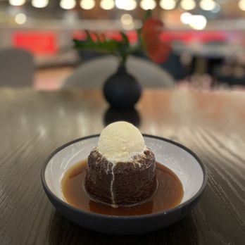 Gordon Ramsay Hell's Kitchen - Sticky toffee pudding - New American Near Me - Miami, Florida