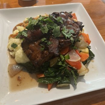 Kingsley Tavern - Meatloaf with veggies and mashed potatoes - American Near Me - Kent, Connecticut Kingsley Tavern - Meatloaf with veggies and mashed potatoes - American Near Me - Kent, Connecticut