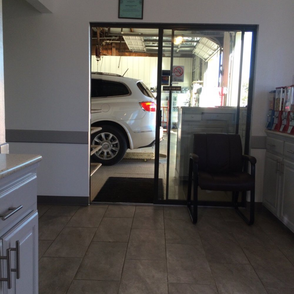 Ridgemont Super Lube - Sit and Wait - Oil Change Stations Near Me - Abilene, Texas Ridgemont Super Lube - Sit and Wait - Oil Change Stations Near Me - Abilene, Texas