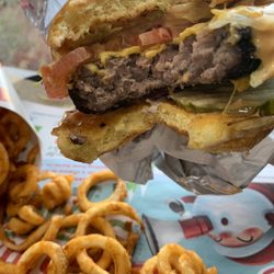 Arby's - Deluxe Wagyu Steakhouse Burger