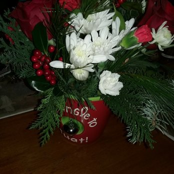 Pesche's Flowers - "Christmas Treasure-Deluxe” by Teleflora arranged and delivered with inappropriate vase by Pesche's Flowers - Nurseries & Gardening Near Me - Des Plaines, Illinois Pesche's Flowers - "Christmas Treasure-Deluxe” by Teleflora arranged and delivered with inappropriate vase by Pesche's Flowers - Nurseries & Gardening Near Me - Des Plaines, Illinois