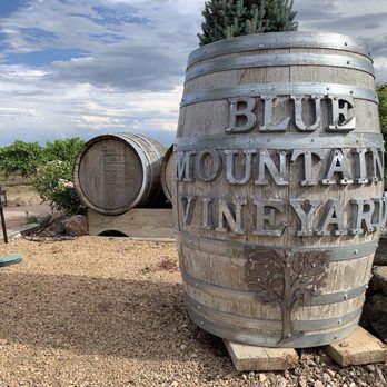 Blue Mountain Vineyards - Wine Tasting Room Near Me - Berthoud, Colorado