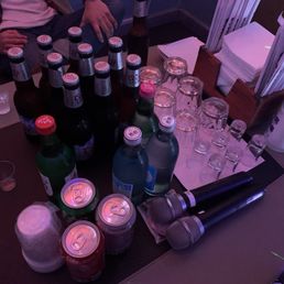 #rosenkaraoke #koreatownkaraoke #rosenbypharaoh it is amazing clean rooms with food drinks and lights.
