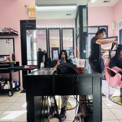Carlos Leon Studio Salon