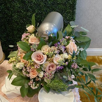 Kara Z Floral Design - Kitchen aid mixer arrangement - Florists Near Me Kara Z Floral Design - Kitchen aid mixer arrangement - Florists Near Me