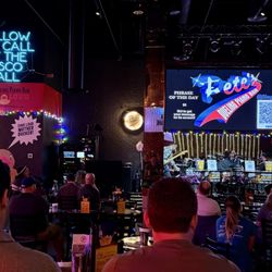 Pete's Dueling Piano Bar - Inside