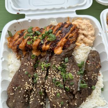 Da Bald Guy - Furikake-Crusted Salmon n short ribs - Food Trucks Near Me - Kahuku, Hawaii