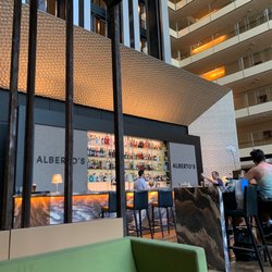 Albertos - Lobby bar