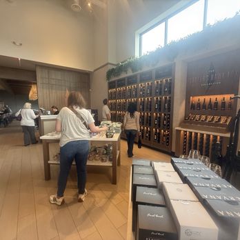 Cooper’s Hawk Winery & Restaurant - Gift shop - American Near Me - Madison, Alabama