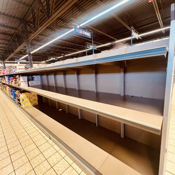 ALDI - Bare shelves - Grocery Near Me - Lyndhurst, Ohio