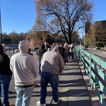 Buffalo Trace Distillery - 9m line to get in. - Distilleries Near Me - Frankfort, Kentucky