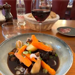 Restaurant Ma Cuisine - Beouf bourguignon, delectably sticky rich sauce, no knife needed for the meat, topped with beautifully fresh vegetables.