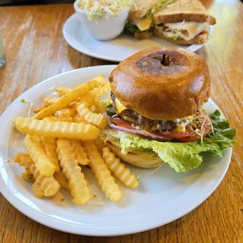 Howard Station Cafe - Juice Bars & Smoothies Near Me - Occidental, California