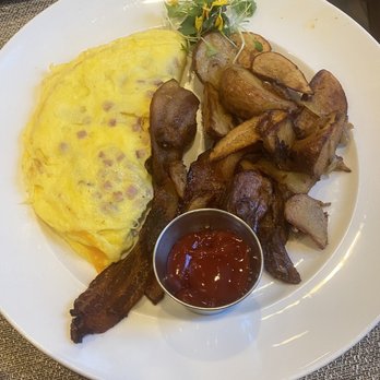 Hamilton's Kitchen - The Hamlet - New American Near Me - Winter Park, Florida
