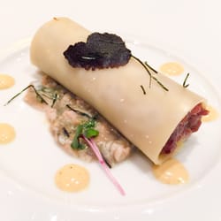 Le Patio - Thierry Renou - Cannelloni de Comté, tartare de canard fumé, gribiche d'huitre et truffe noire.